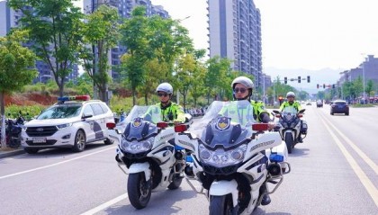 蓝山县公安交警大队:交警坚守护平安