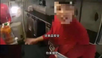 川航白金卡旅客要求摆餐遭拒刁难乘务组,资深飞友:非常愤怒,乘务长人特别好