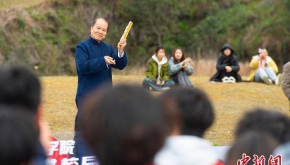 重庆万州:非遗进校园引围观