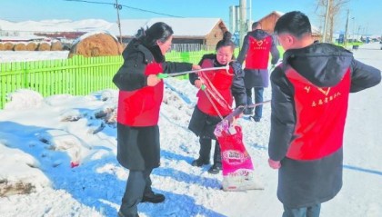 图片新闻:呼伦贝尔市公路通行费征收中心上护林收费站组织开展志愿服务活动