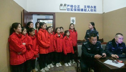 重庆万州红光派出所：杂技小演员“变身”学法