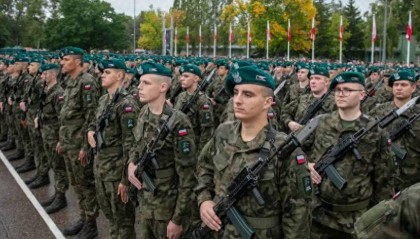 波兰阻碍中欧班列，英国强势插手，不到一天，中俄就迅速反击