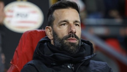 英超第9踢疯,2-0完胜英超前冠军,48岁范尼在英超执教惨遭7连败