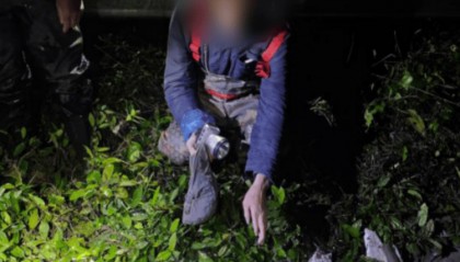 两男子深夜电鱼被万州警方抓获