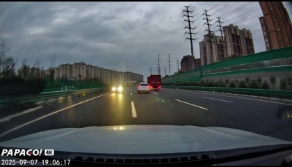 一男子在包茂高速驾车逆行,西安相关部门:其走错路逆行,返家途中遇车祸正在医治