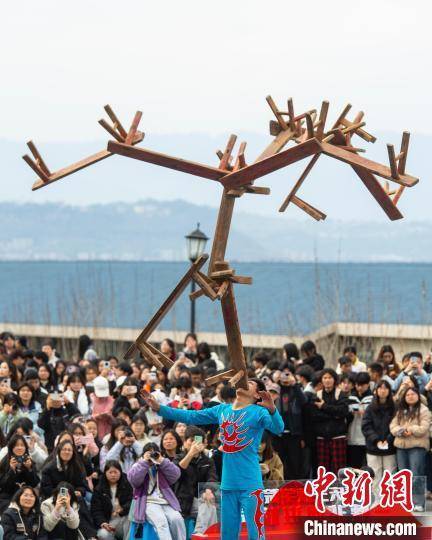 重庆万州：非遗进校园引围观