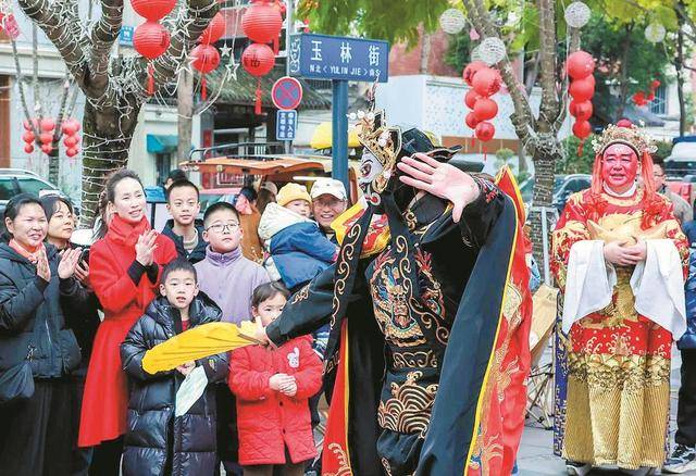 来玉林 过欢乐热闹的街巷年