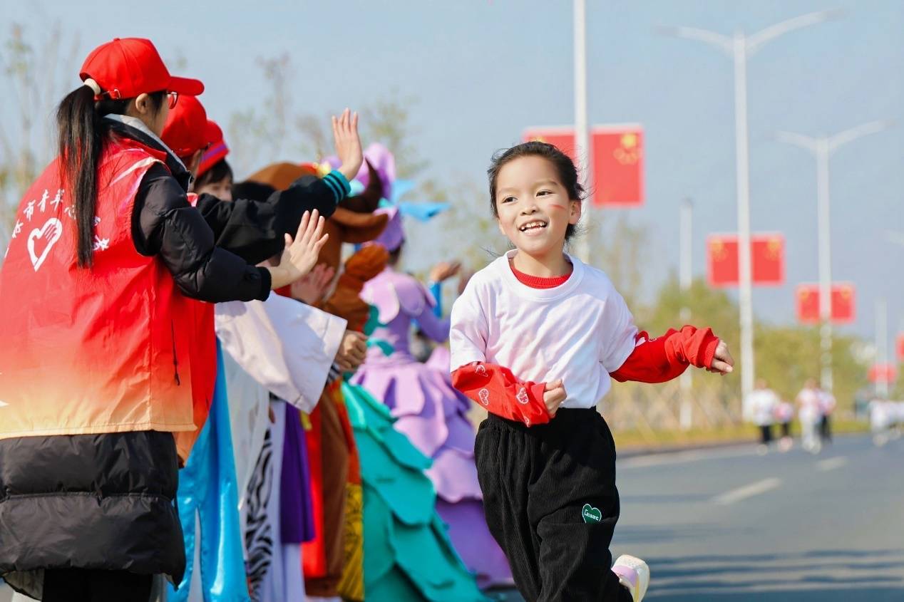 广西玉林：欢乐跑 迎新年