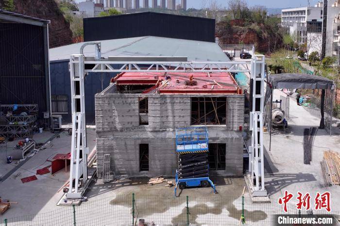 湖北宜昌：“打印”出来的双层建筑封顶