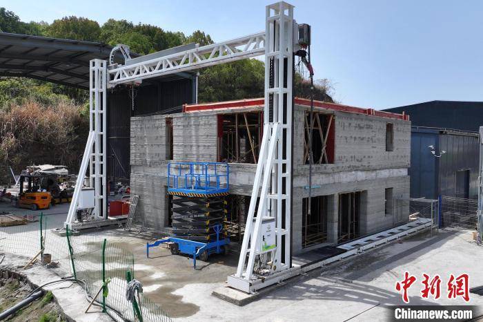湖北宜昌：“打印”出来的双层建筑封顶