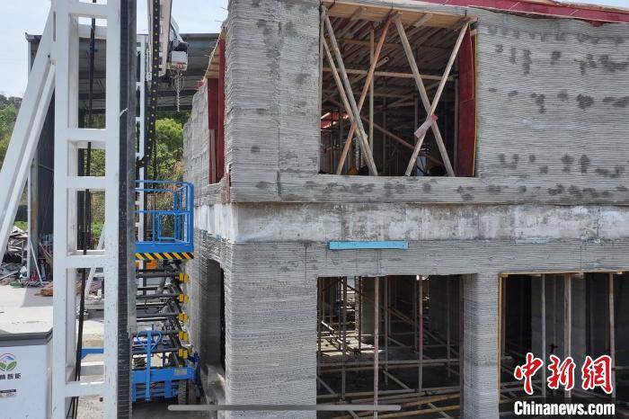 湖北宜昌：“打印”出来的双层建筑封顶
