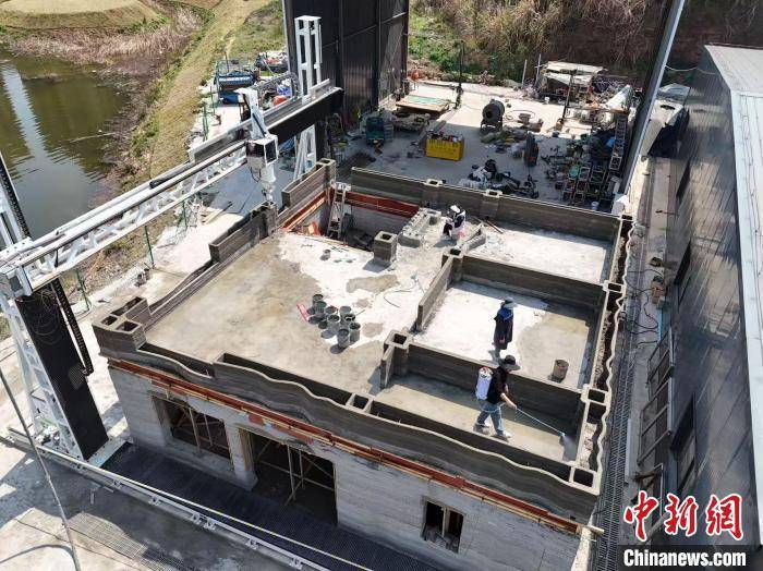 湖北宜昌：“打印”出来的双层建筑封顶