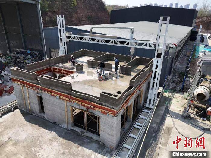 湖北宜昌：“打印”出来的双层建筑封顶