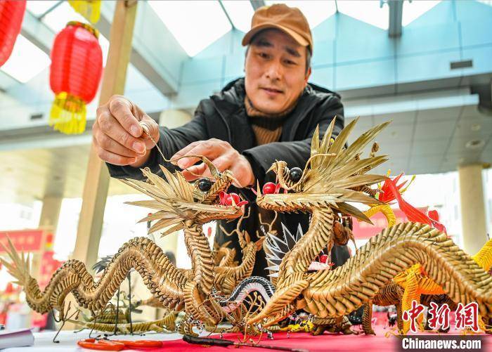浙江金华棕编达人的“指尖情缘”