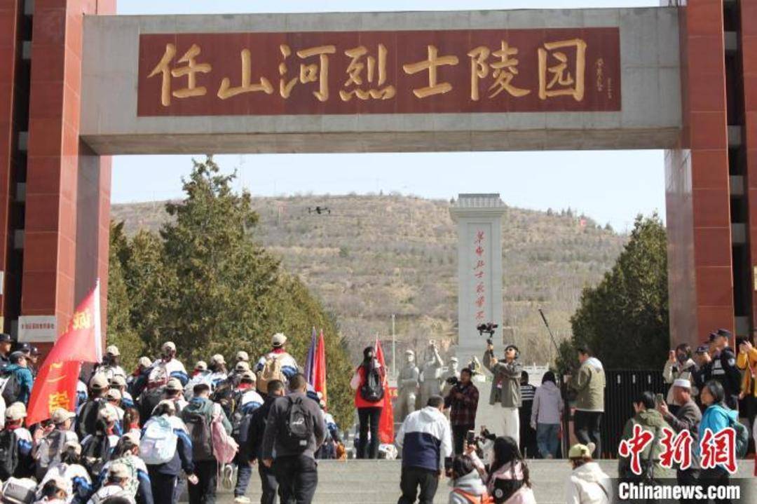 宁夏固原：3200余人重走“英雄路”开展“行走的思政课”教育