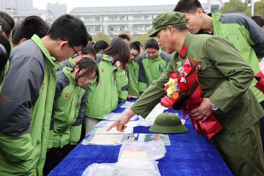 衡阳市老兵宣讲团走进衡阳市第一中学