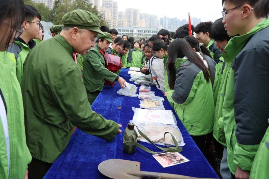衡阳市老兵宣讲团走进衡阳市第一中学
