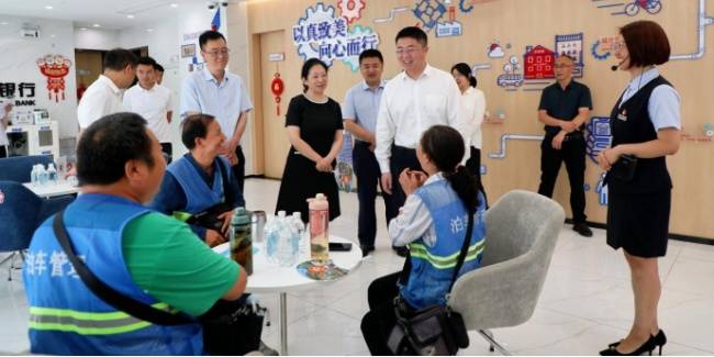 绵阳市总工会领导调研绵阳市商业银行1958支行工会驿站