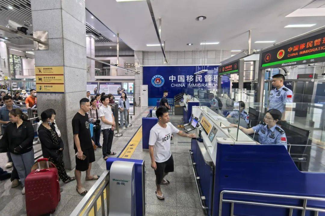 爆炸已致多人伤亡！提醒中国公民增强安全意识【新闻早知道】