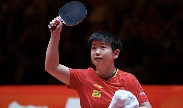 爆炸性新闻！孙颖莎领奖遇伊藤，两人亲密合影曝光，网友疯狂点赞！